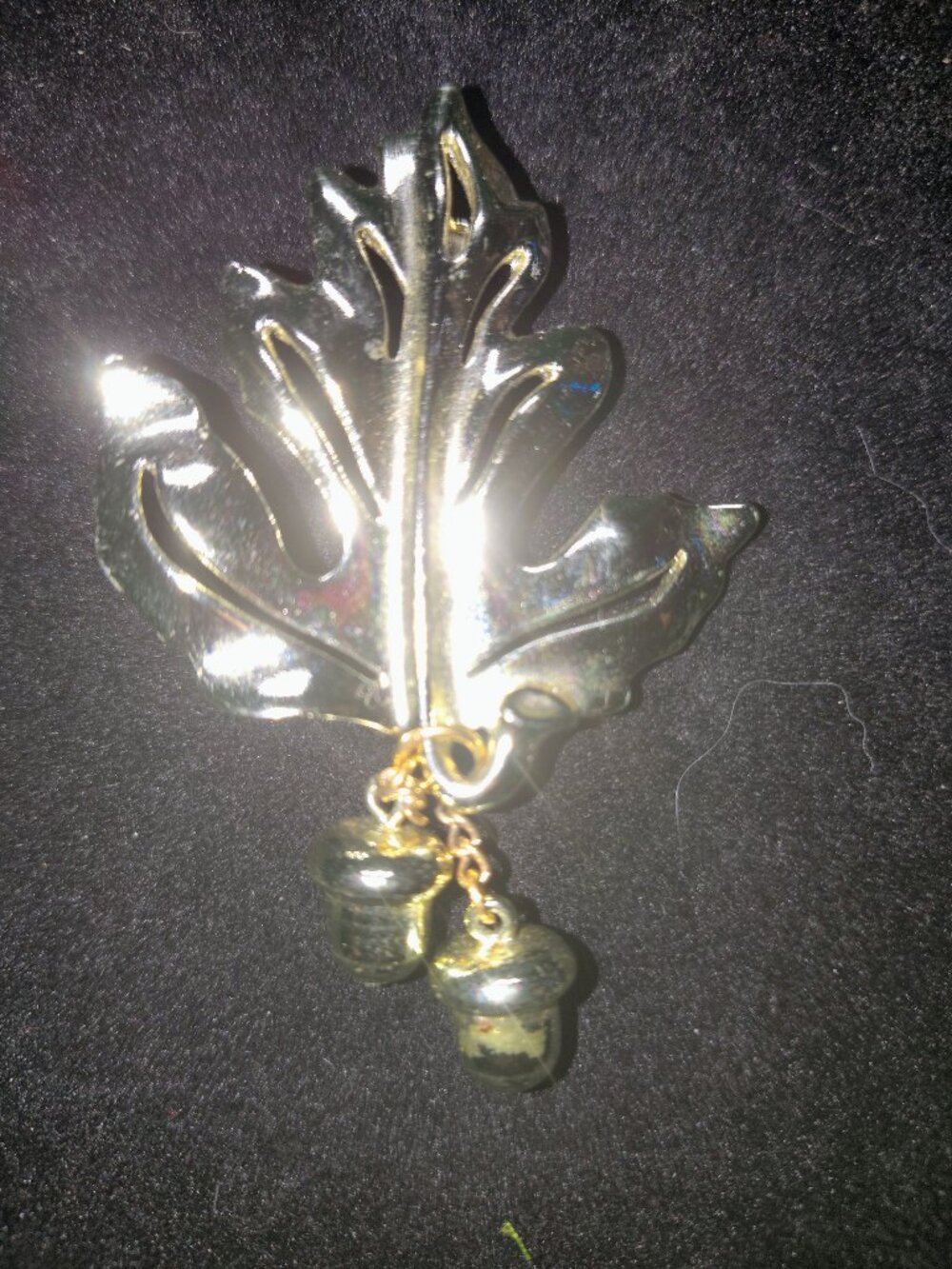 Vintage Gold‑Tone Oak Leaf Brooch with Dangling Acorns – 2.25"